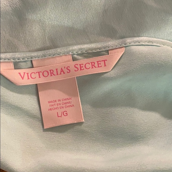 Victoria’s Secret Robe and Night Gown - Picture 3 of 5